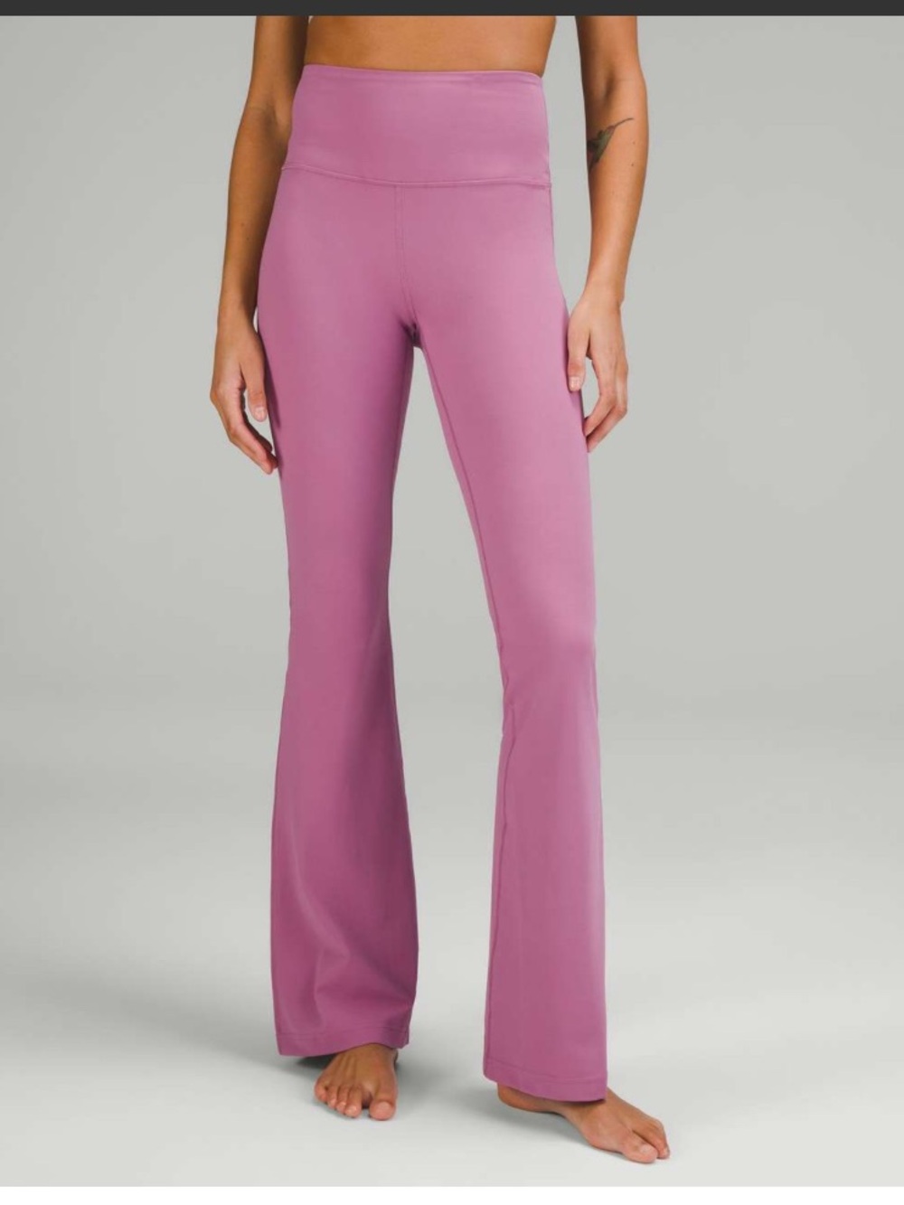 Lululemon Groove Super-High-Rise Flared Pant Nulu
Velvet Dust size 4